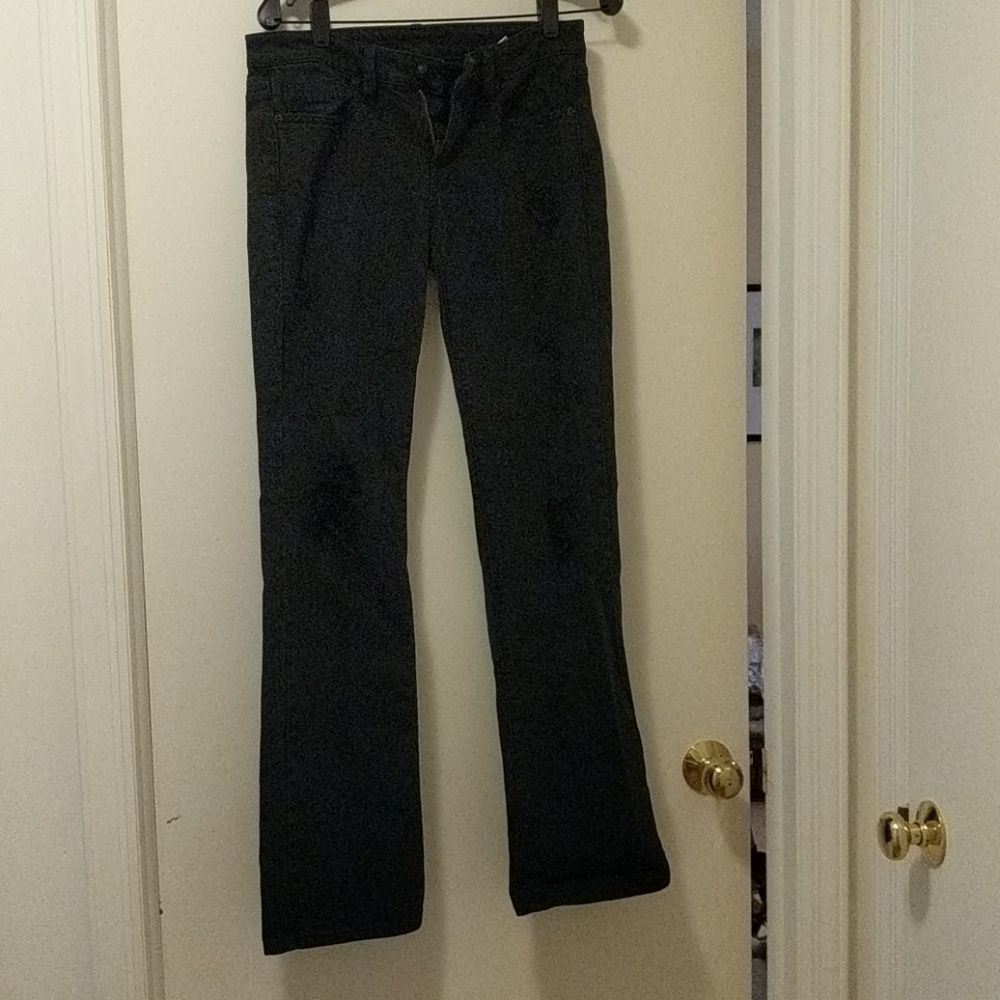 BCBGMAXAZRIA SIZE 28 BLACK RIPPED JEANS